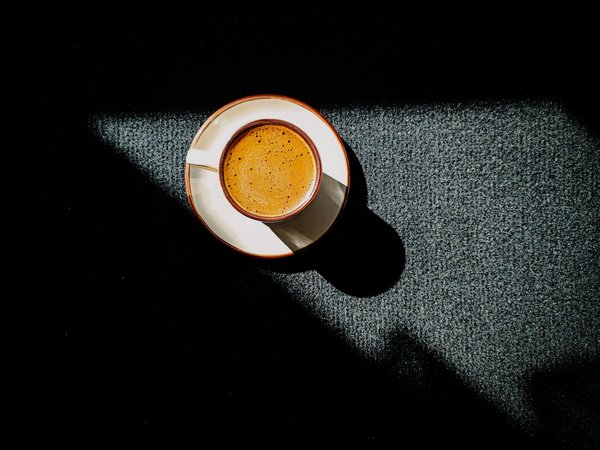 Wie kann man den eigenen Kleiderschrank umweltbewusst organisieren?